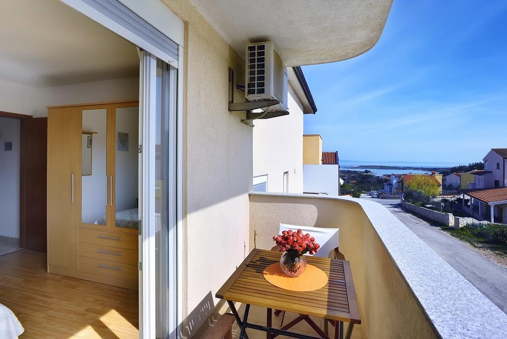 Apartment Frlan Лижнян Экстерьер фото